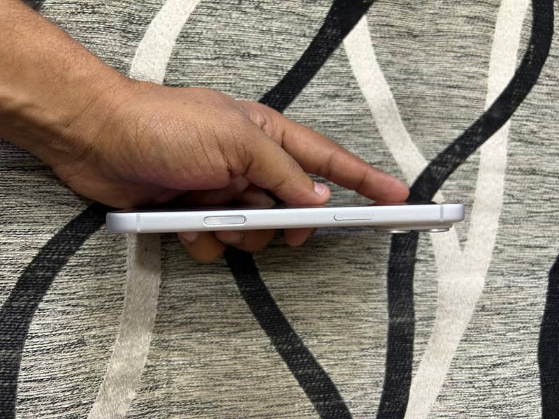 Apple iPhone 17 Pro Max silver 4