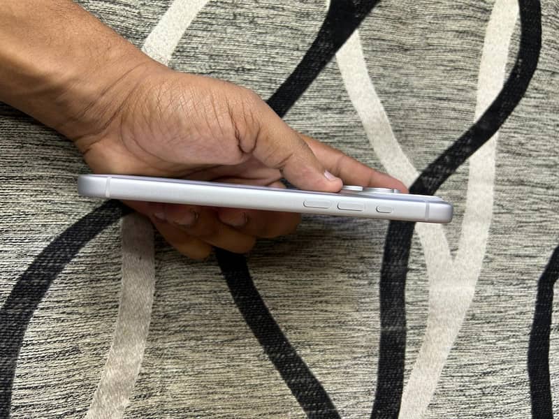 Apple iPhone 17 Pro Max silver 5