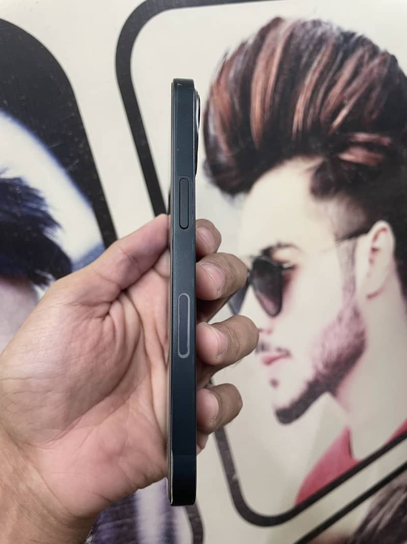Apple iPhone 13 5