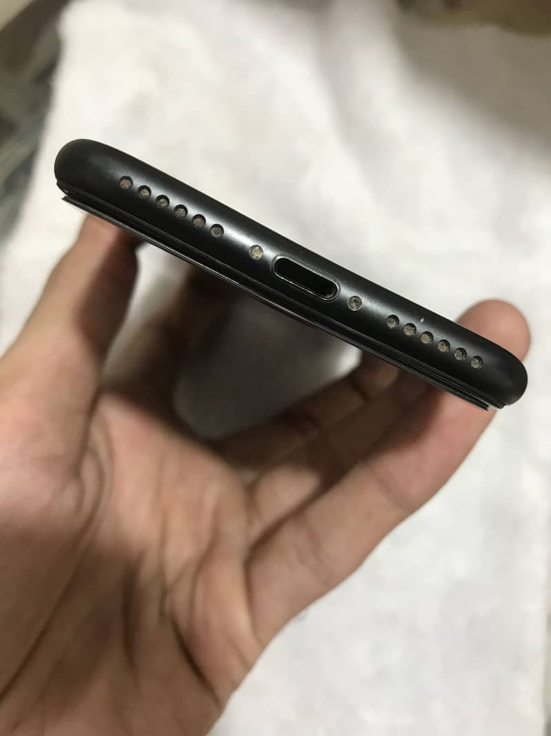 Apple iPhone 7 1