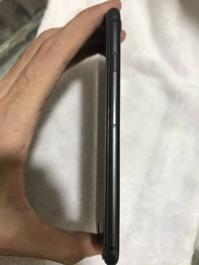 Apple iPhone 7 3