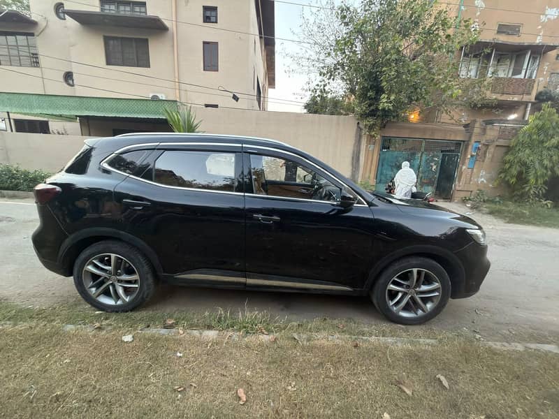 MG HS 2021 11