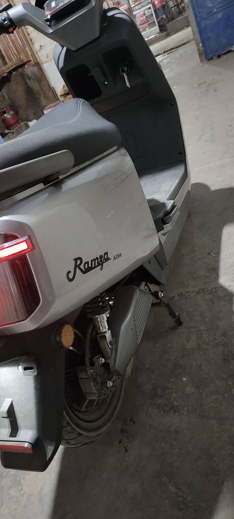 brand new 700km driven 0