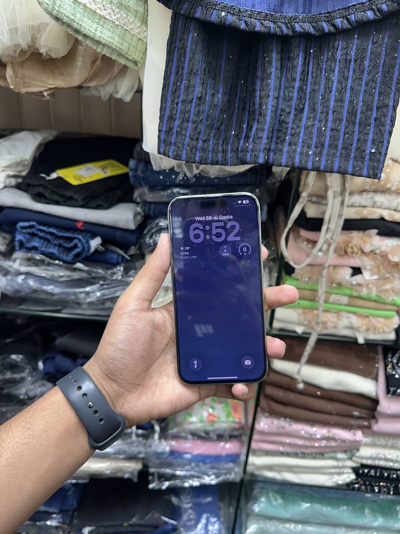 Apple iPhone 15 Pro 0