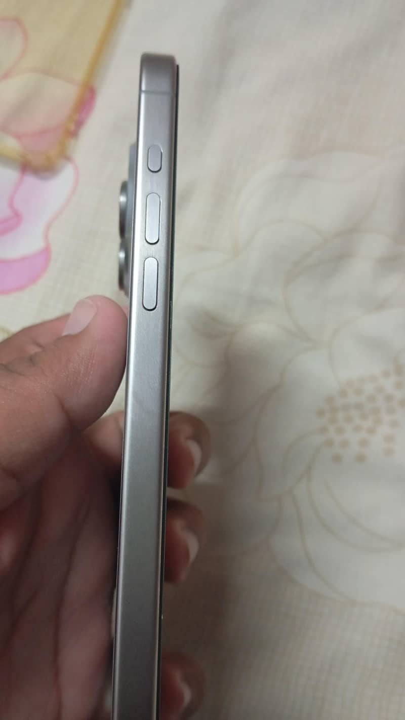 Apple iPhone 15 Pro Max 2