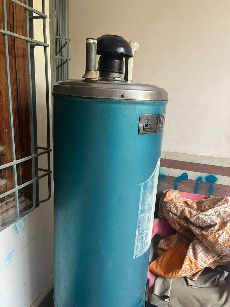 Sky Flame gas geyser in remarkable working condition - Geysers - 1120979996