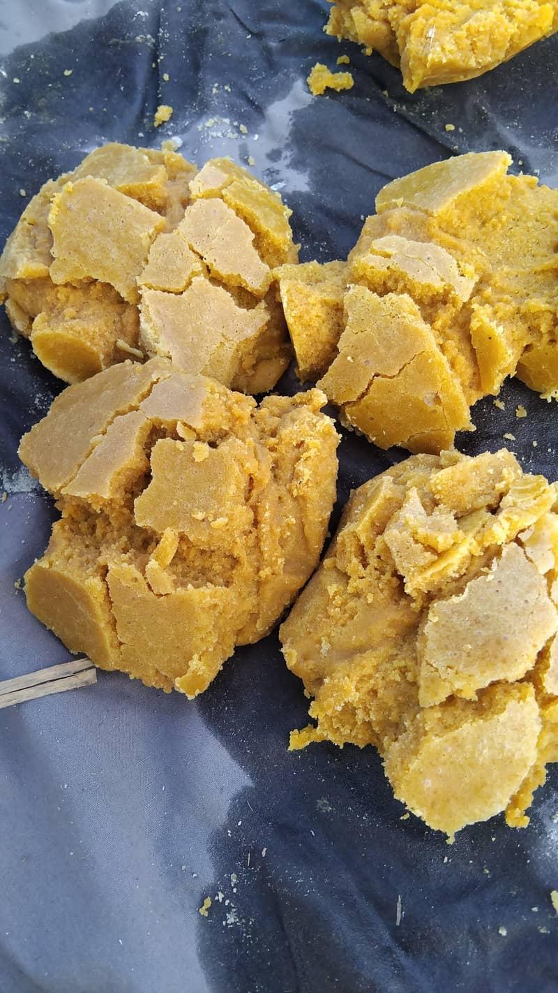 ہمارے پاس بلکل خالص گڑ موجود ہے 0