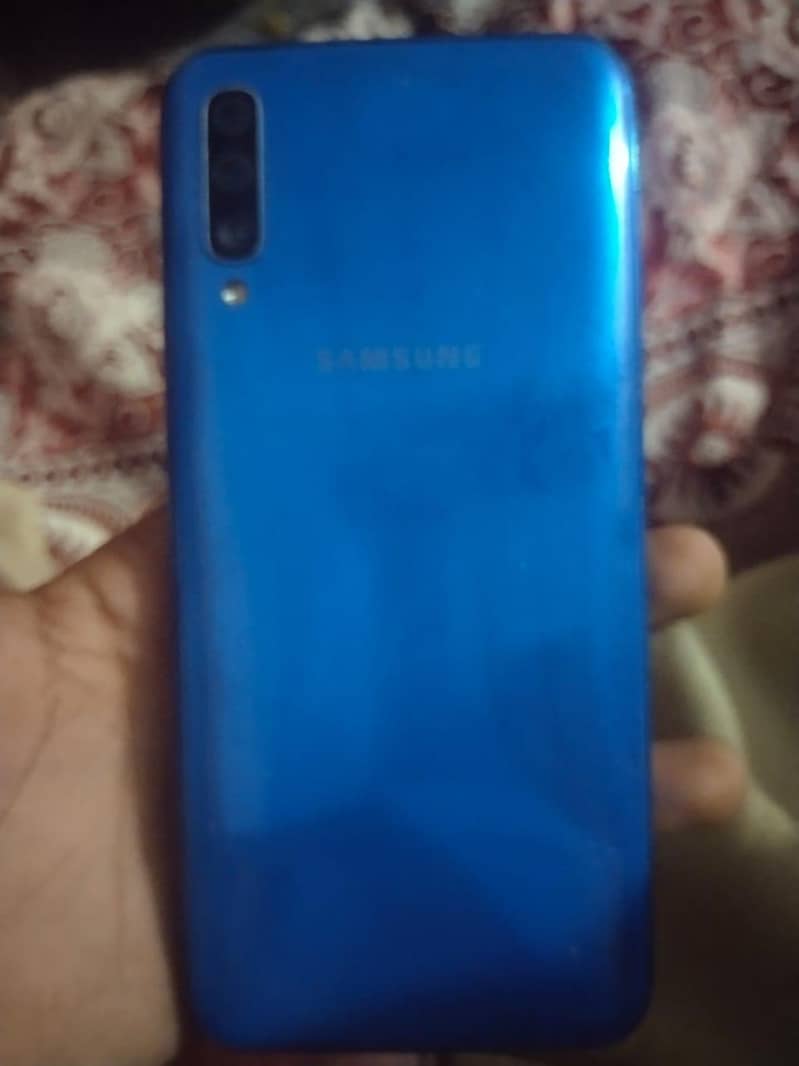 Samsung Mobile A50 4