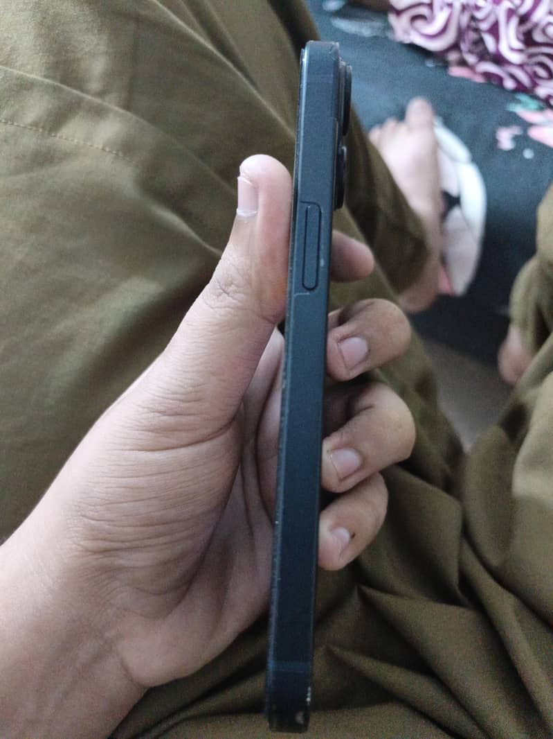 Apple iPhone 13 1