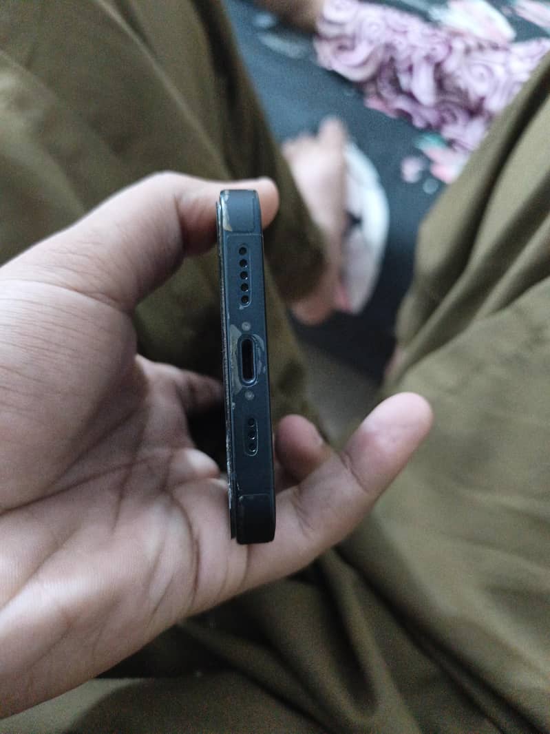 Apple iPhone 13 2