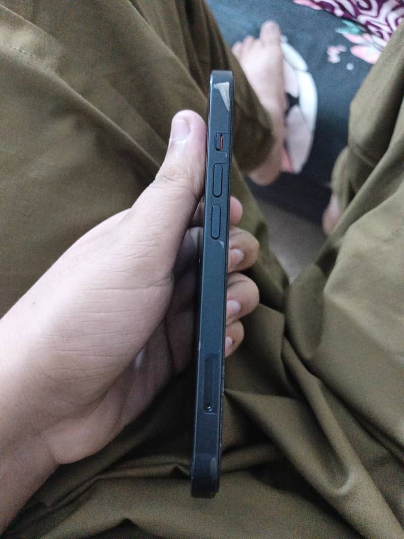 Apple iPhone 13 3