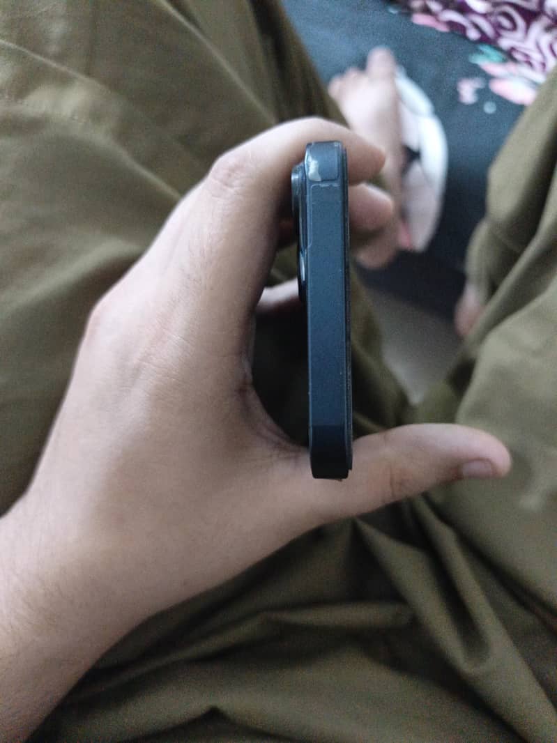Apple iPhone 13 4