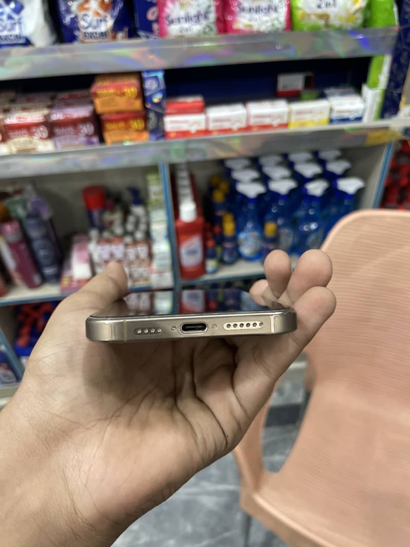 Apple iPhone 16 Pro Max 2