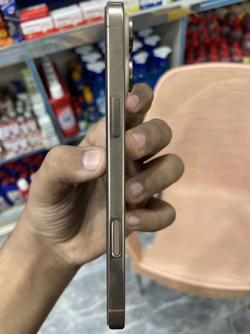 Apple iPhone 16 Pro Max 3