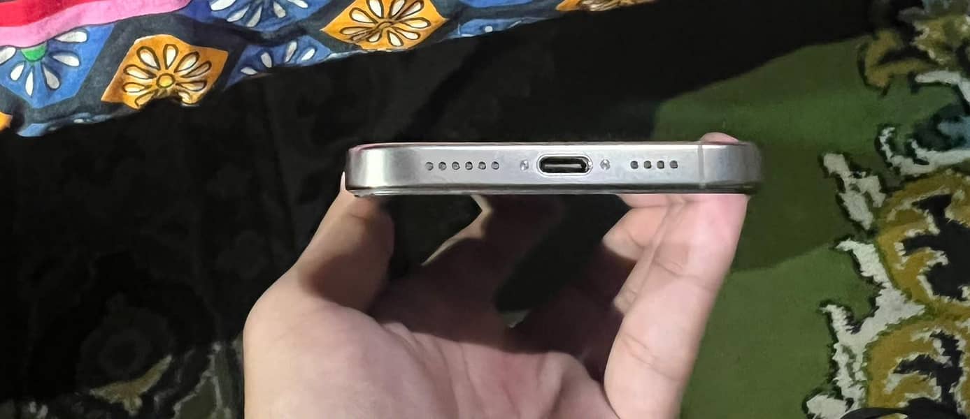 Apple iPhone 16 Pro Max 2