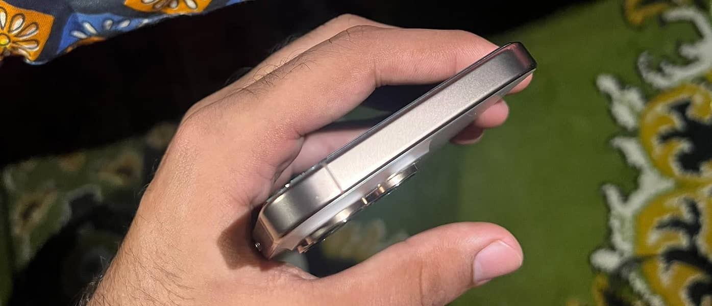 Apple iPhone 16 Pro Max 3