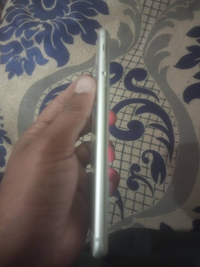 Apple iPhone 6S Plus 2