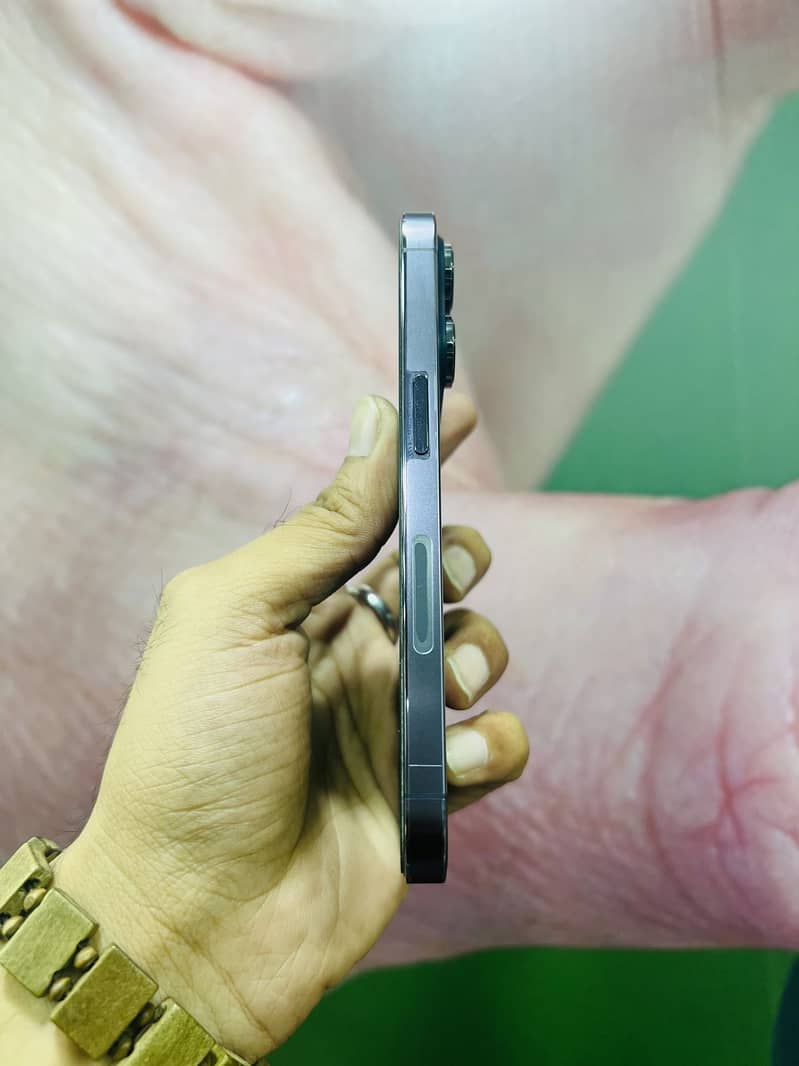 Apple iPhone 14 Pro 1