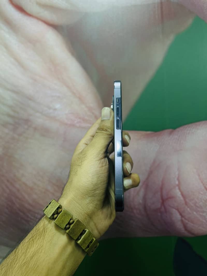 Apple iPhone 14 Pro 2