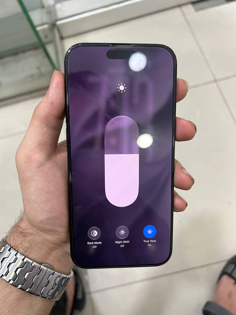 Apple iPhone 16 Pro Max 1