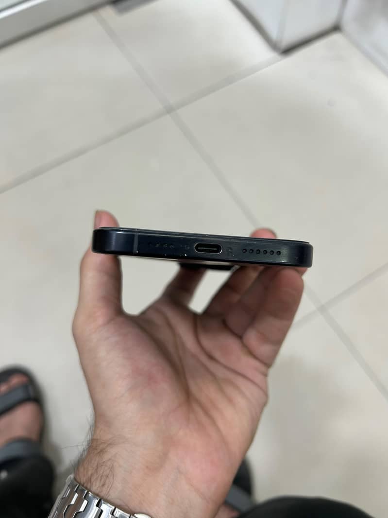 Apple iPhone 16 Pro Max 2