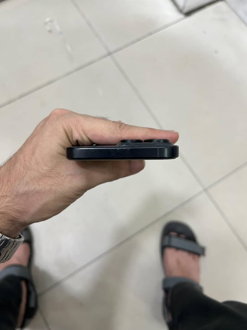 Apple iPhone 16 Pro Max 3