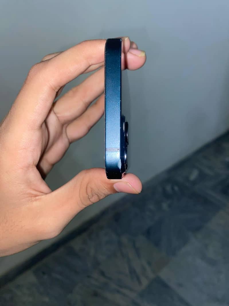 Apple iPhone 13 0
