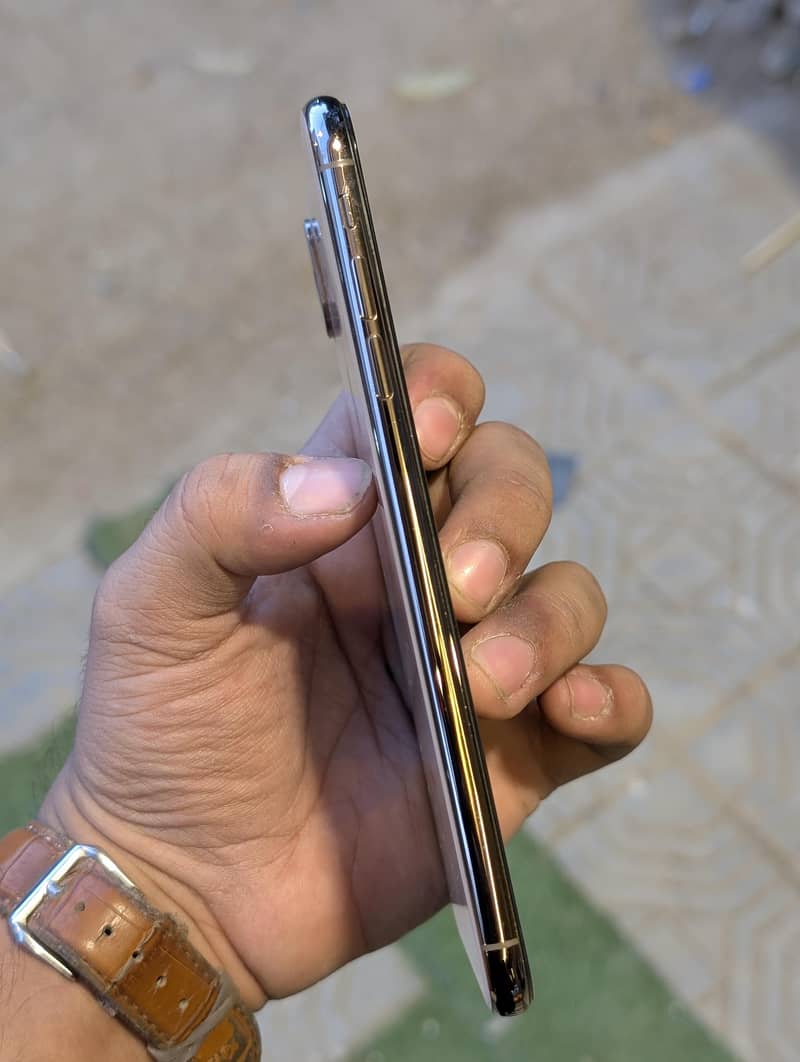 Apple iPhone XS Max 2