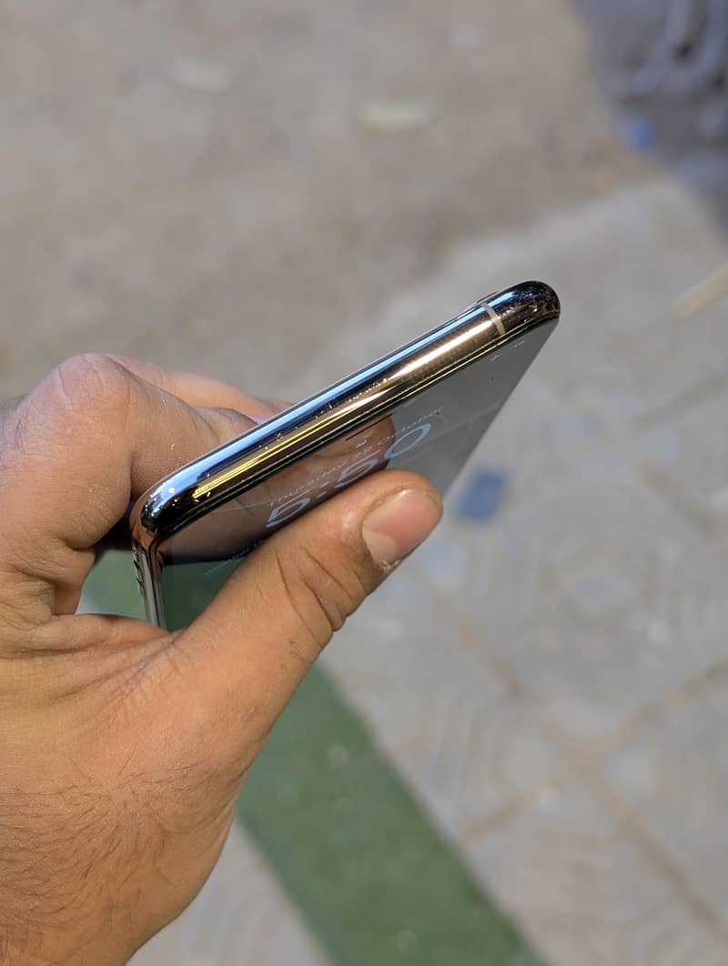 Apple iPhone XS Max 5
