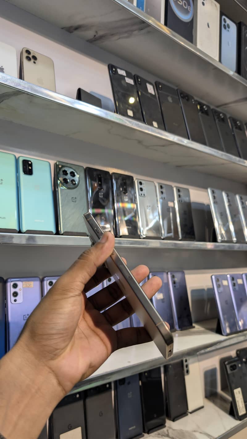 Apple iPhone 16 Pro Max 8