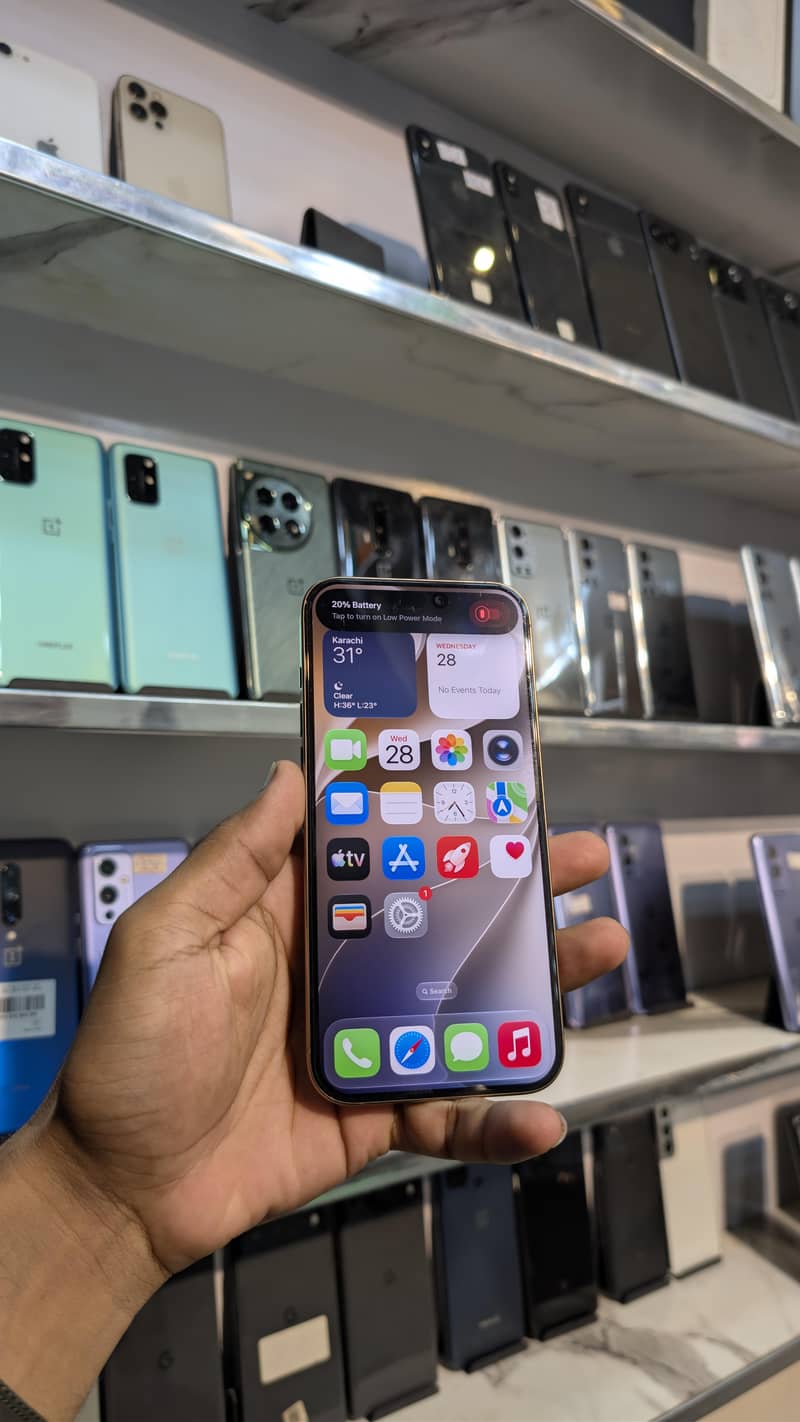Apple iPhone 16 Pro Max 10