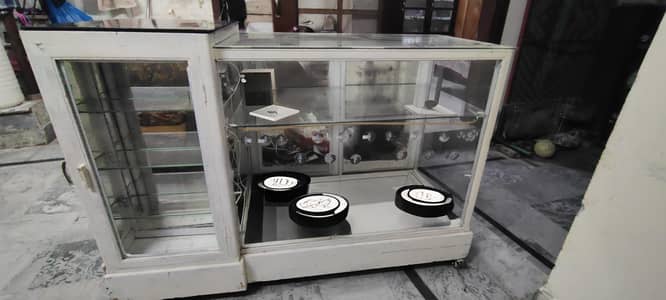 Counter for Jewellery & Mobile display
