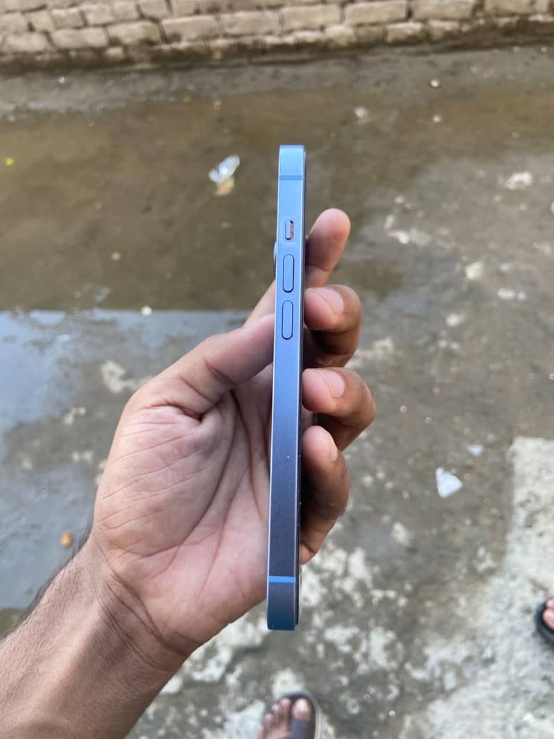 Apple iPhone 14 3
