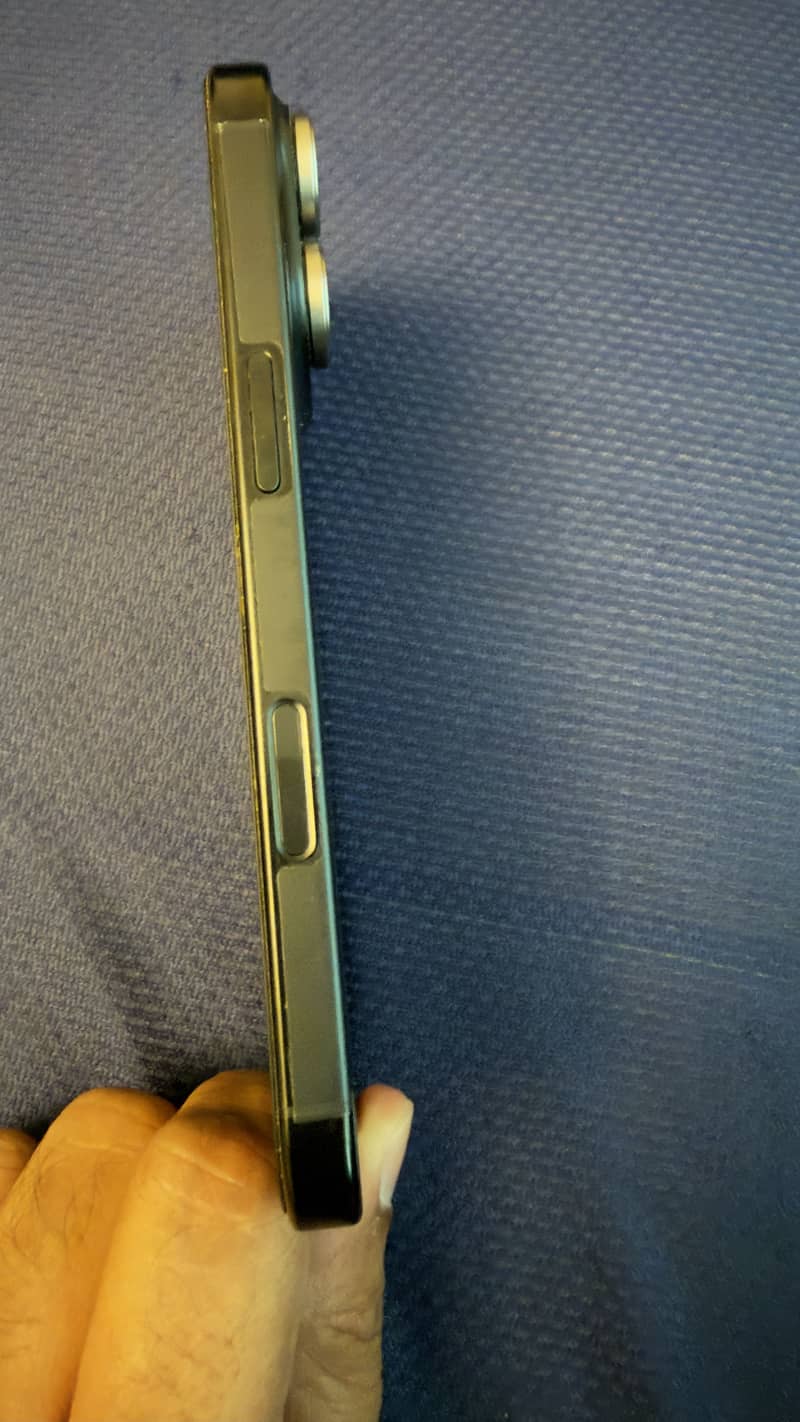 Apple iPhone 16 Pro Max 2