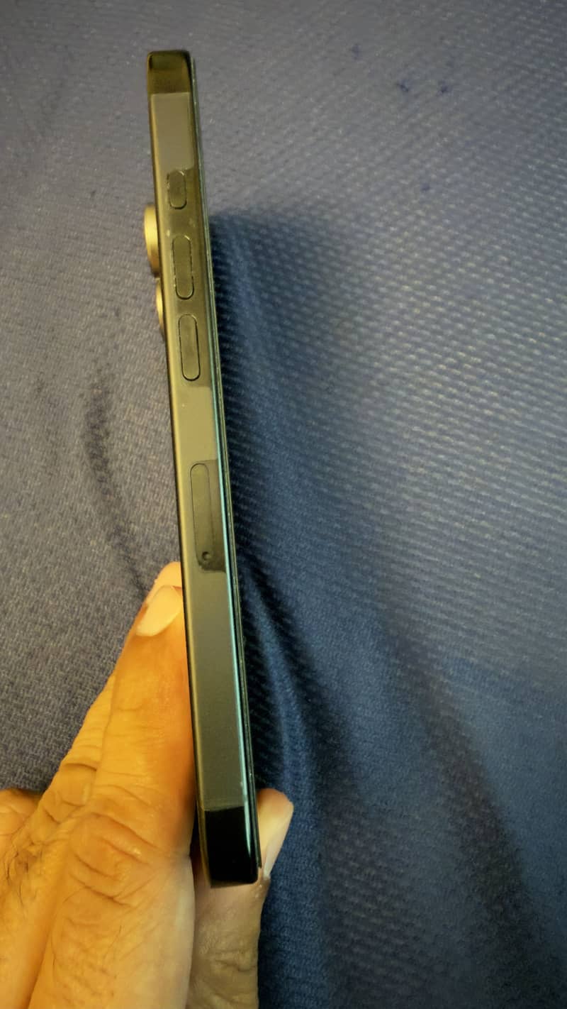 Apple iPhone 16 Pro Max 6
