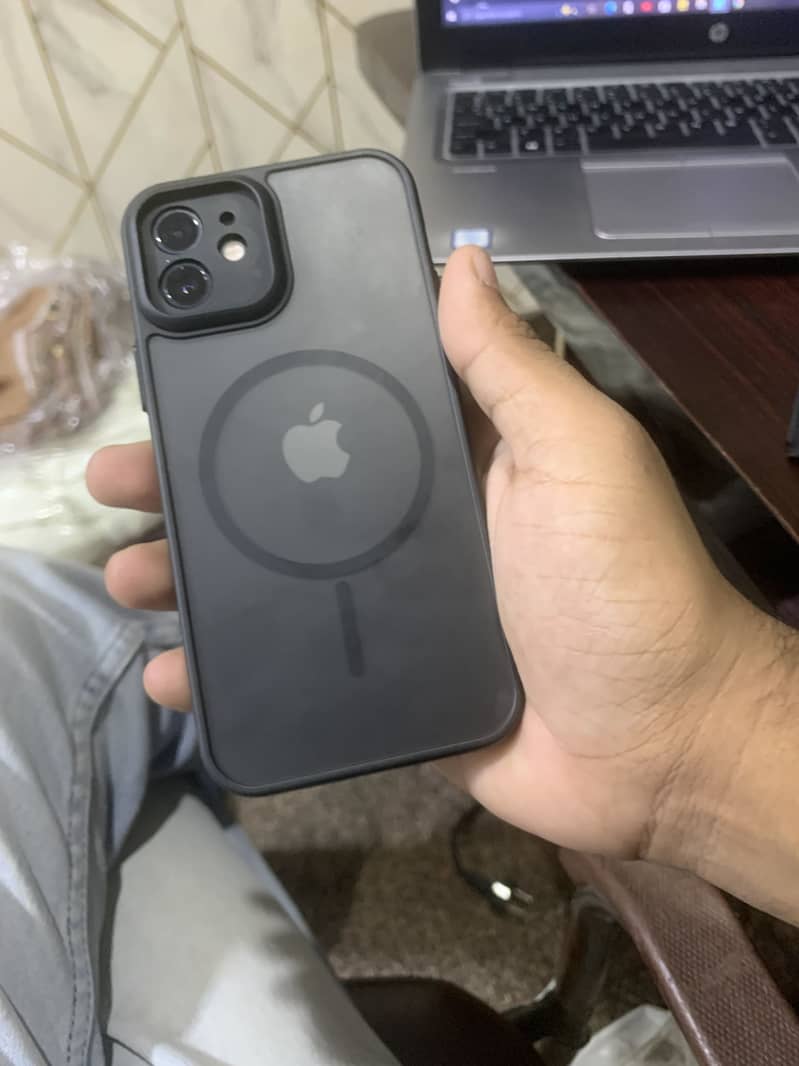 Apple iPhone 12 4