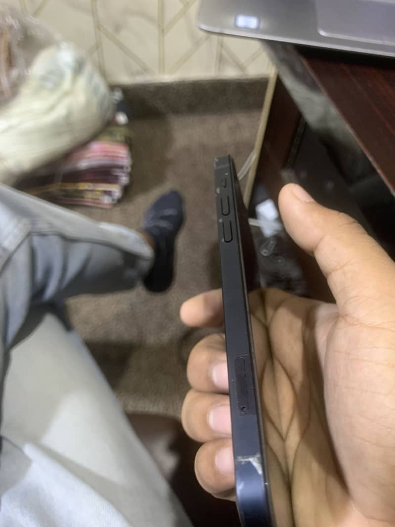 Apple iPhone 12 6