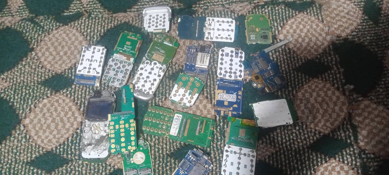 old mobiles circuts 0