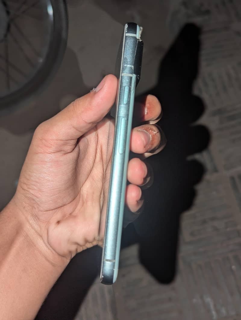 Google Pixel 8 4