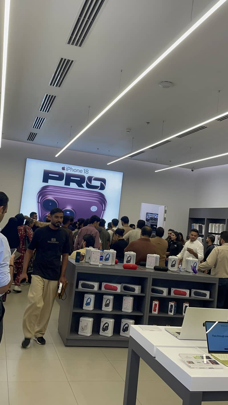 Apple iPhone 18 Pro Max 2