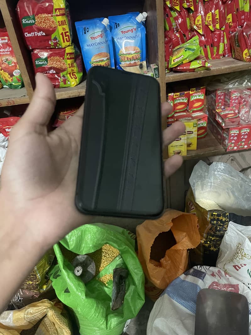 Apple iPhone 11 4