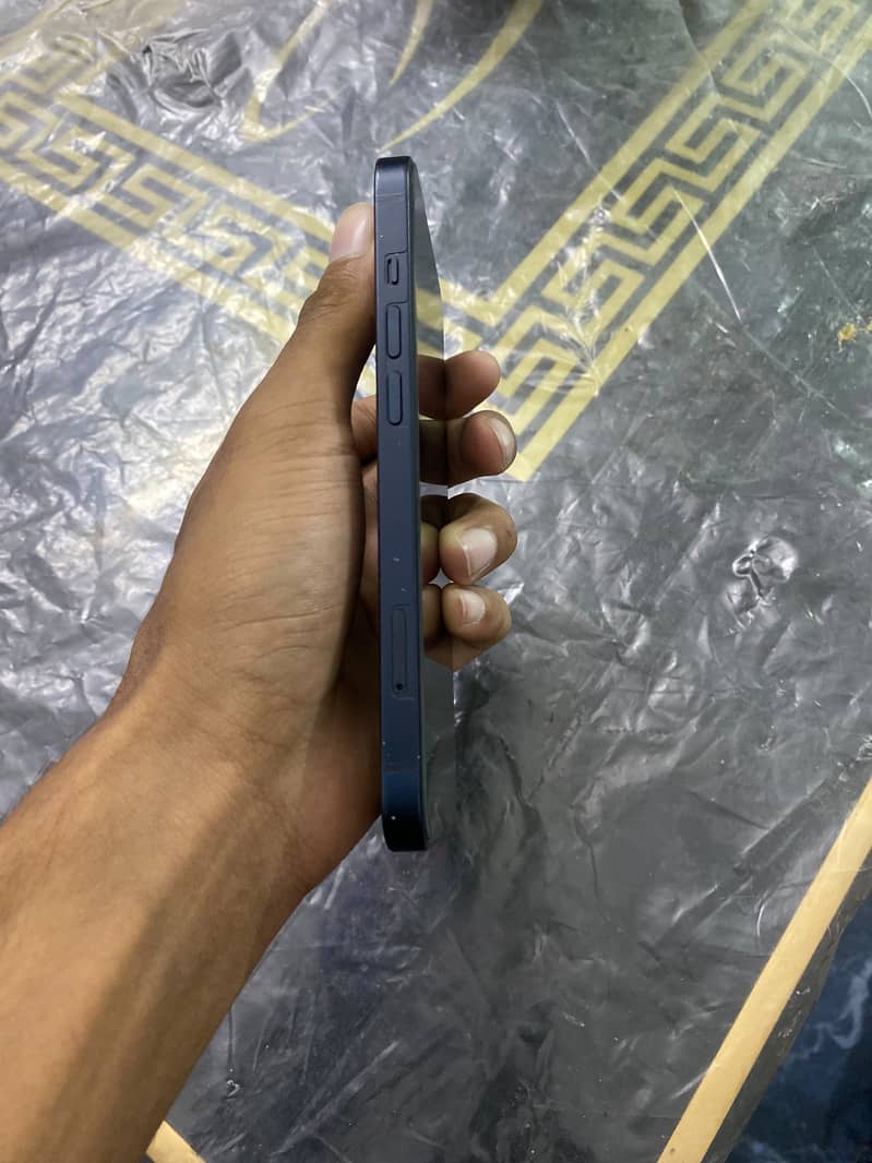 Apple iPhone 13 2