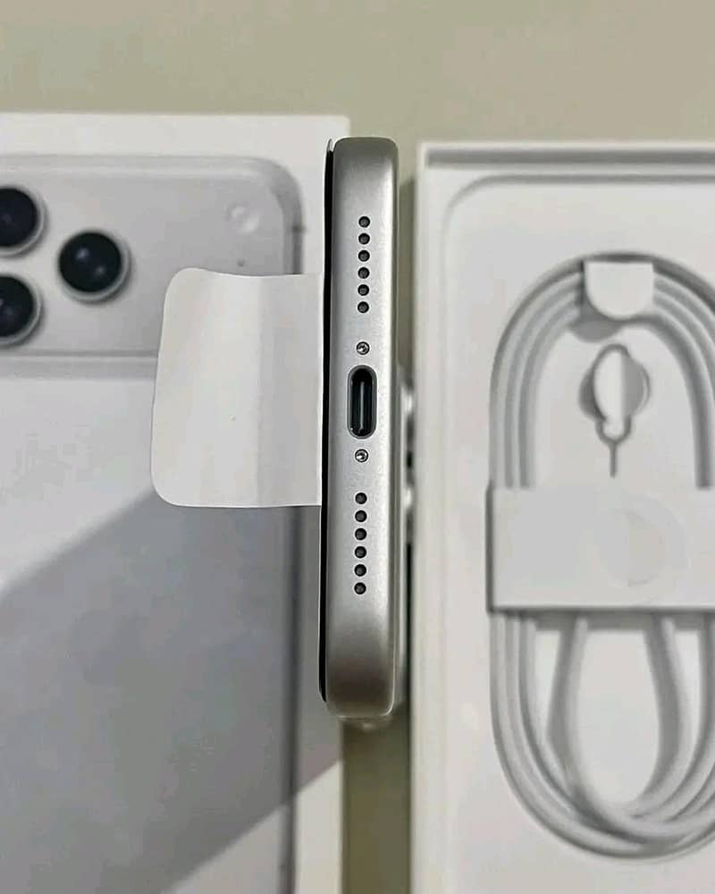 Apple iPhone 17 Pro Max 3