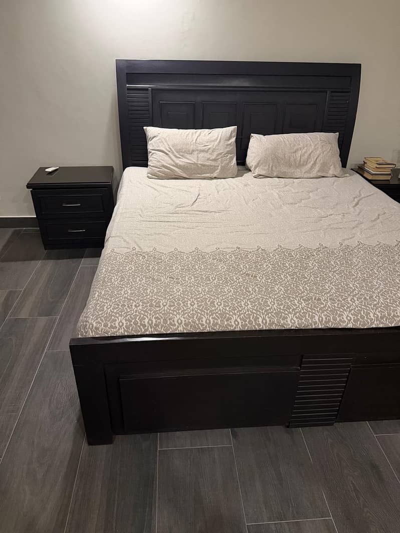 Sheesham Bed with side tables 1