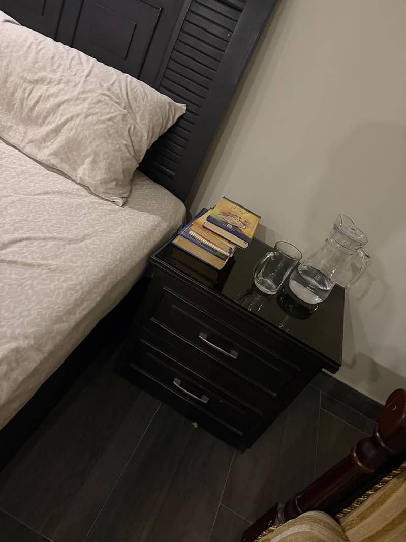 Sheesham Bed with side tables 2