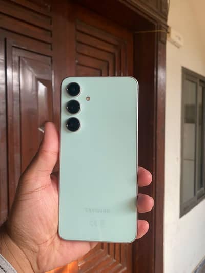 Samsung Mobile S24 fE