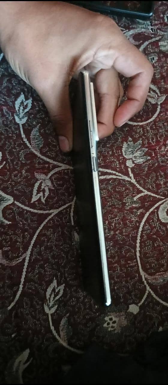 Infinix Note 40 Pro 4