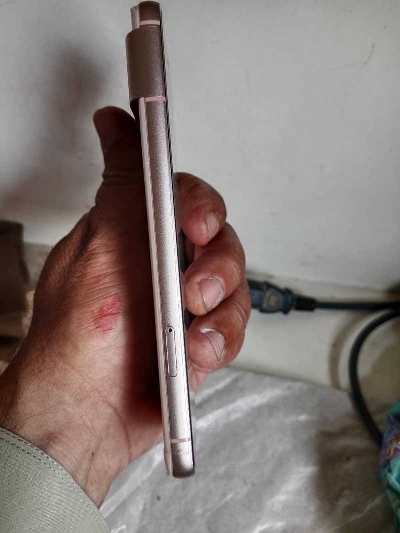 Google Pixel 8 4