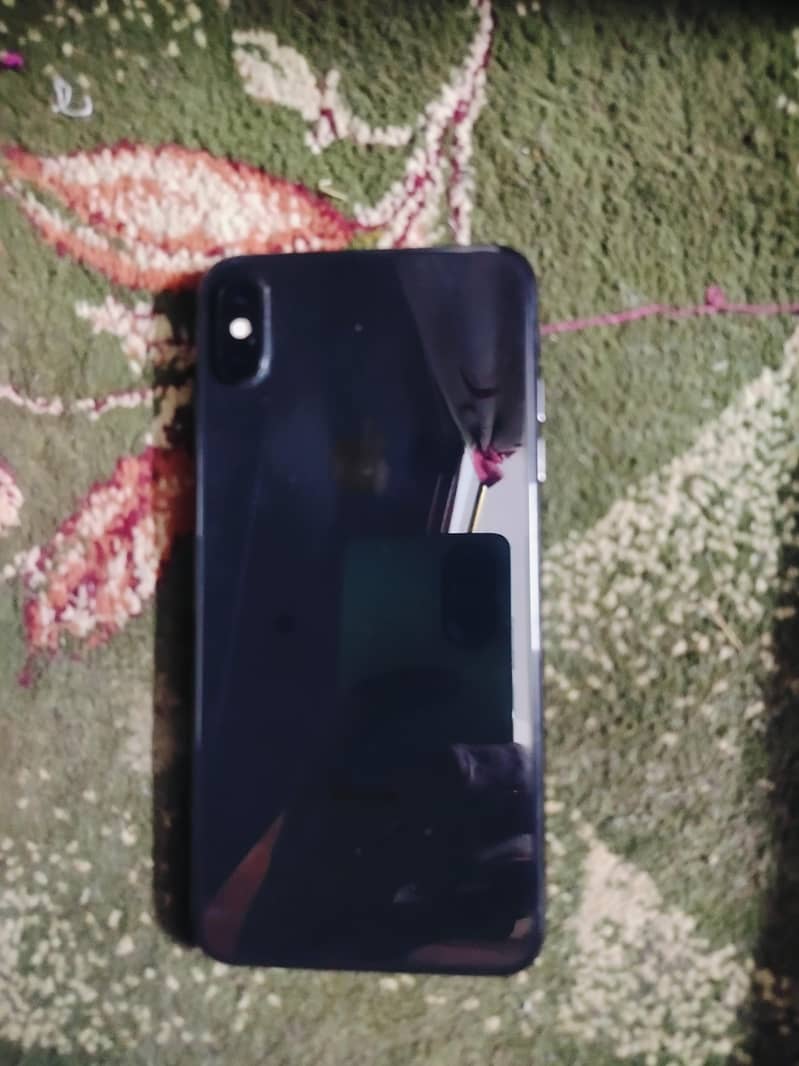 Apple iPhone XS Max 1