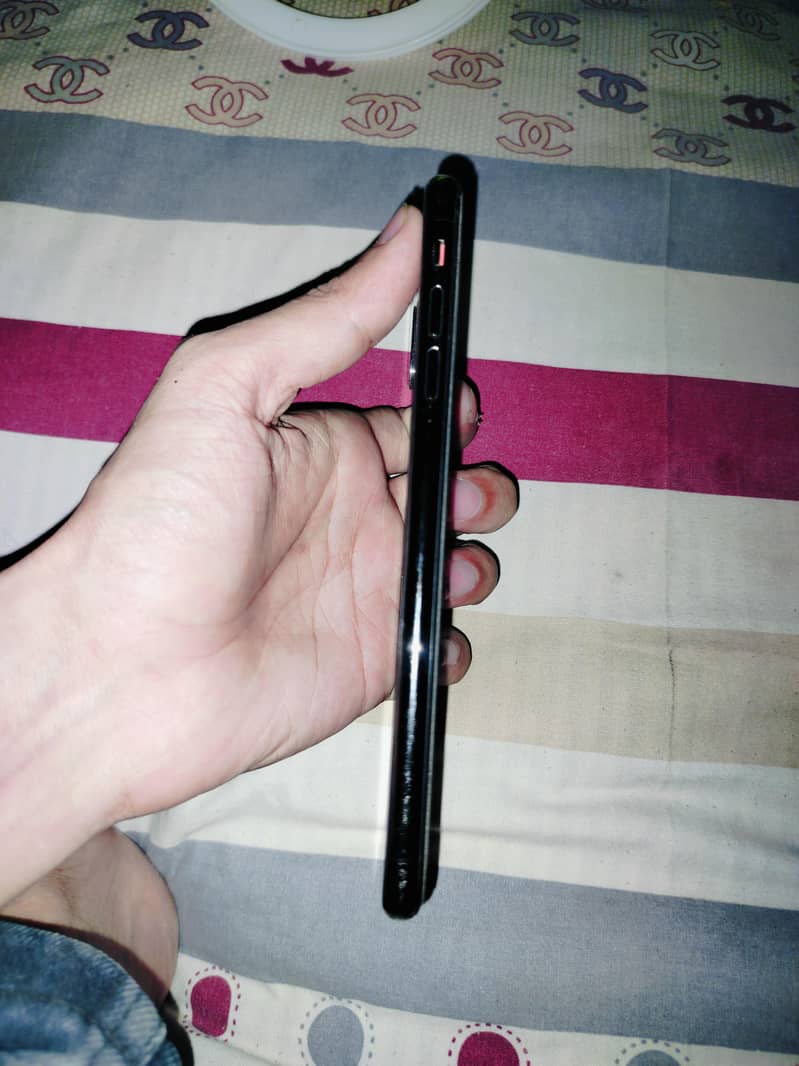 Apple iPhone XS Max 3
